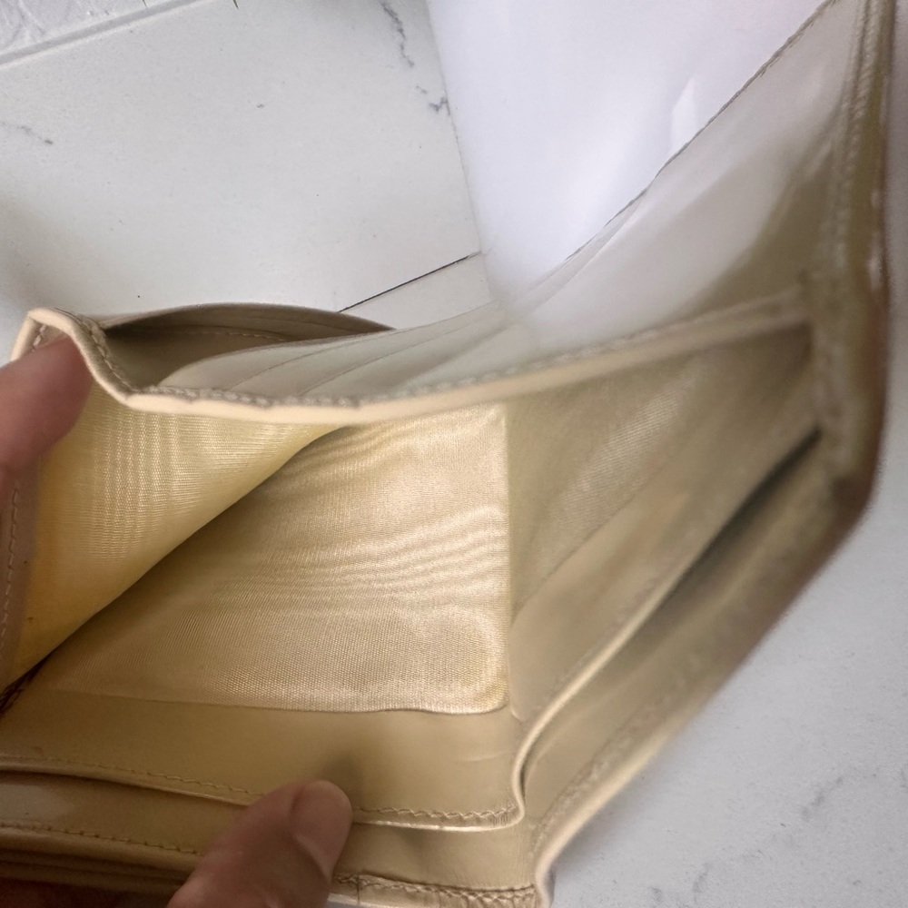 Authentic Gucci Beige Patent Leather Wallet - Picture 12 of 16